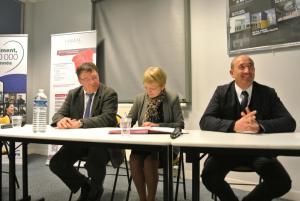 Signature de la Charte « Chantier Qualivert® » par François Leprêtre, président de la FFB Rouen-Dieppe, Nelly Tocqueville, présidente de LOGÉAL IMMOBILIÈRE et Jean-Philippe Tamarelle, délégué à la commission des marchés.